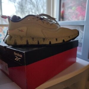 Reebok Women's Gray and Pink Athletic Shoes